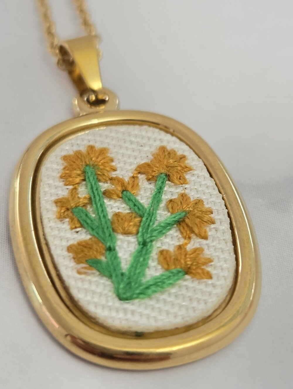 Handmade Embroidered Fabric Flower Gold Oval Pendant Necklace - Picture 7 of 14